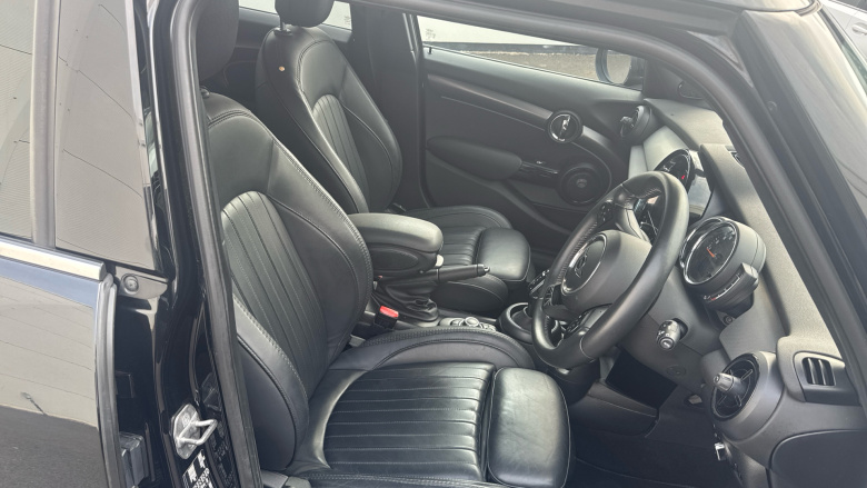 MINI Hatchback 1.5 Cooper Exclusive 5dr Auto Petrol Hatchback